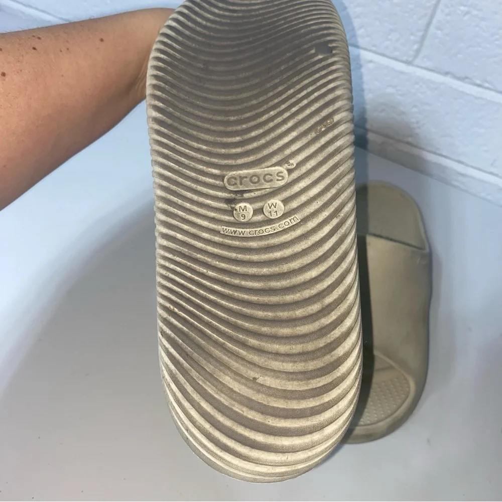 Crocs Men’s Mellow Recovery Slide in Bone Color Size 9 Slides Slip On Sandal
